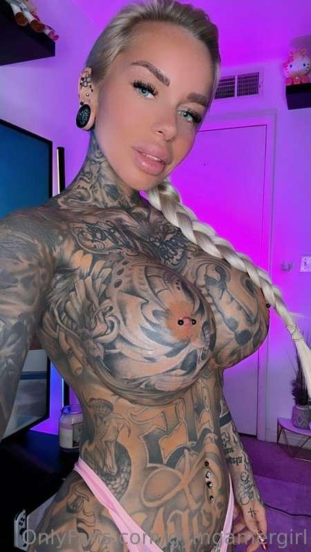 Do you like my new long hair ? 💜🩷