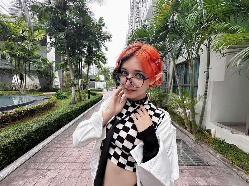 Happy first day of summer!
Wishing you warmth and lots of good vibes^^

#fyp #altgirl #alternative #grunge #redhead #shorthair #emo #egirl #outside
