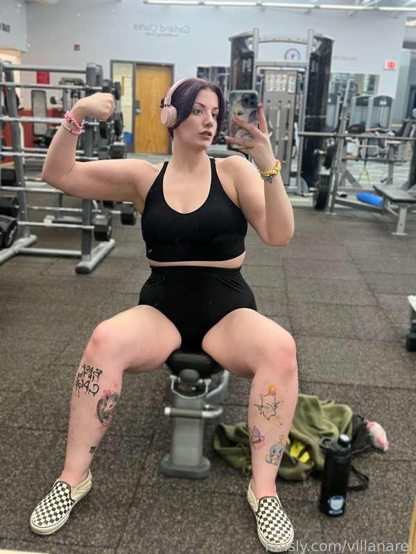 Another gym photo dump from the other night 🥰 Biceps &amp; shoulders night!

My biceps are getting more defined and I’m excited hehe

#fyp #gym #fitness #musclemommy #muscular #muscularwoman #biceps #shoulders #thighs #tattoos #tallgirl #tall #thicc #purplehair #goth #altgirl