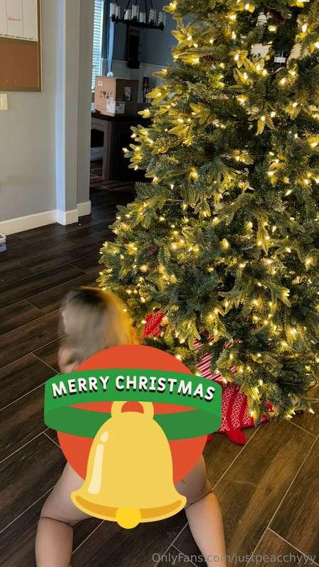 when the only gift u need under the tree is me 💋