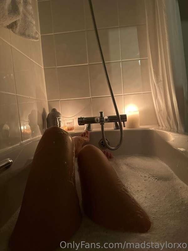 late night relax for me, been really sick but gonna really t..
