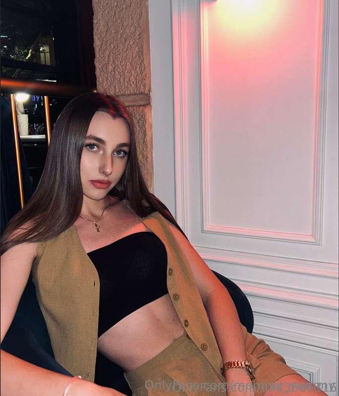 💛FREE TO SUBSCRIBE @renata_r 💛This ❗️18YO ❗️cute girl is abl..