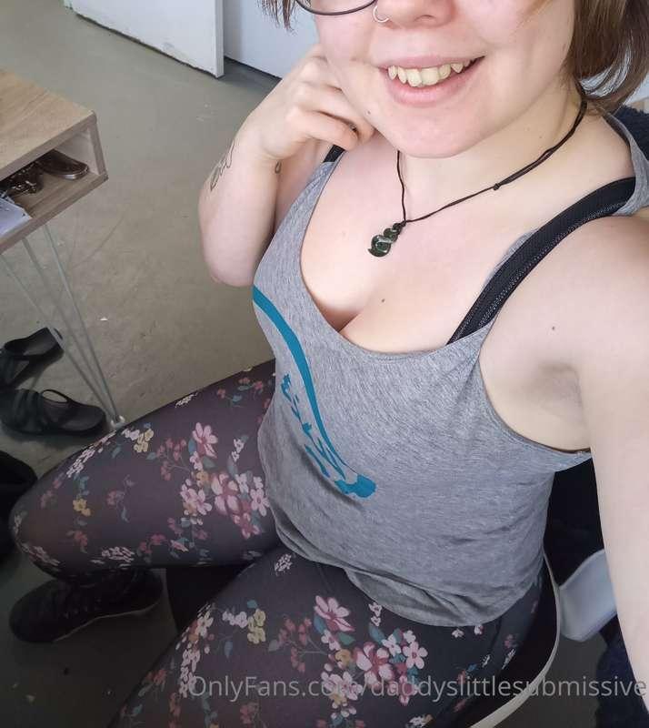 Who wants to have these thighs wrapped around you? 😋