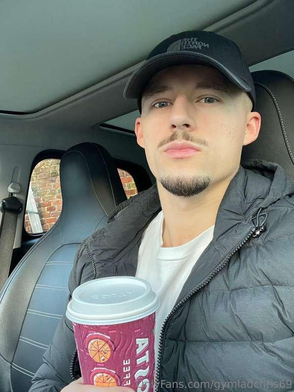 I love coffee. What about you? Let me know 👀 📩
