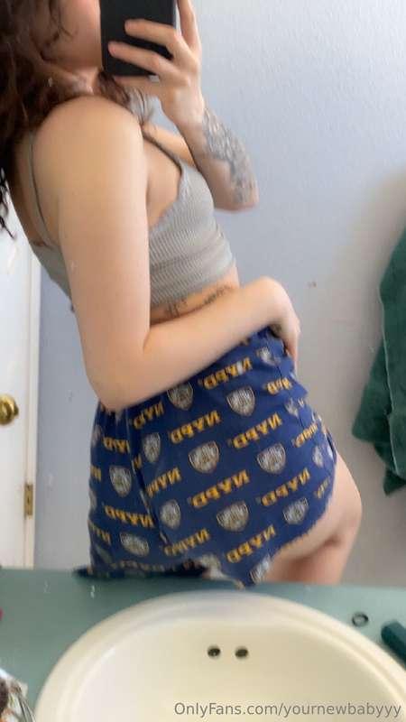 Let me cuff you to the bed and ride you all night😈