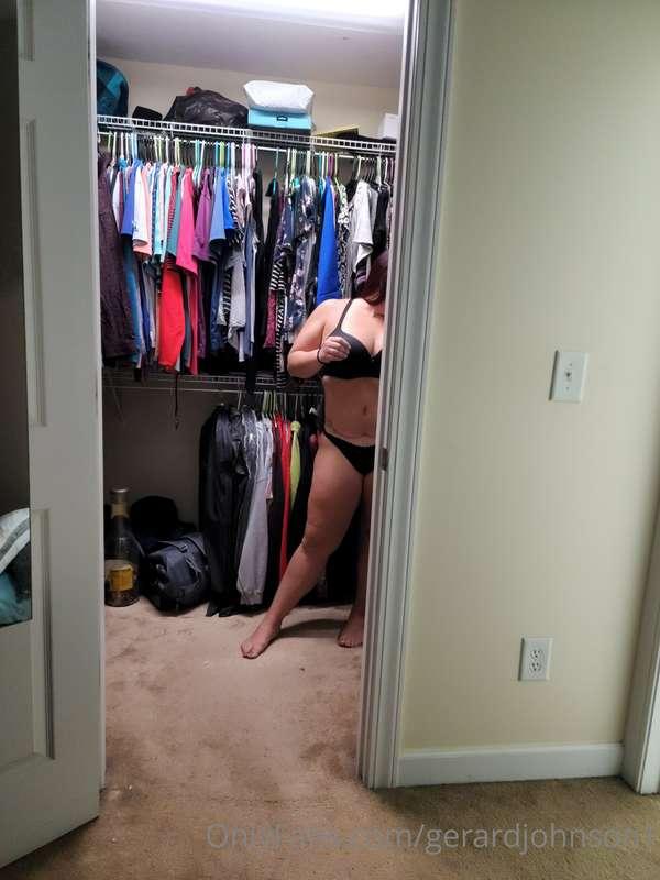 Caught Mrs @angelica1xx checking herself out while getting r..