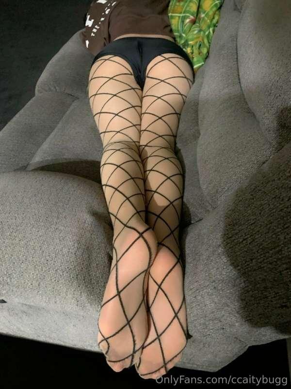 I've been told I've got really sexy legs👀 😋👣 slide in my DMs..