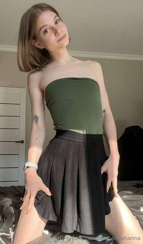 My eyes are as green as my top 💚But my thoughts are DARK 🖤 a..