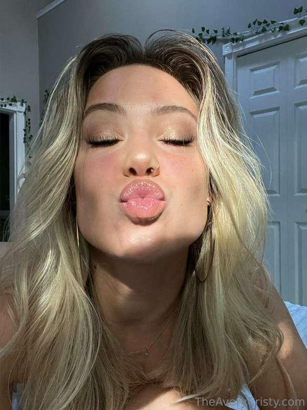 GIMME KISS MF!