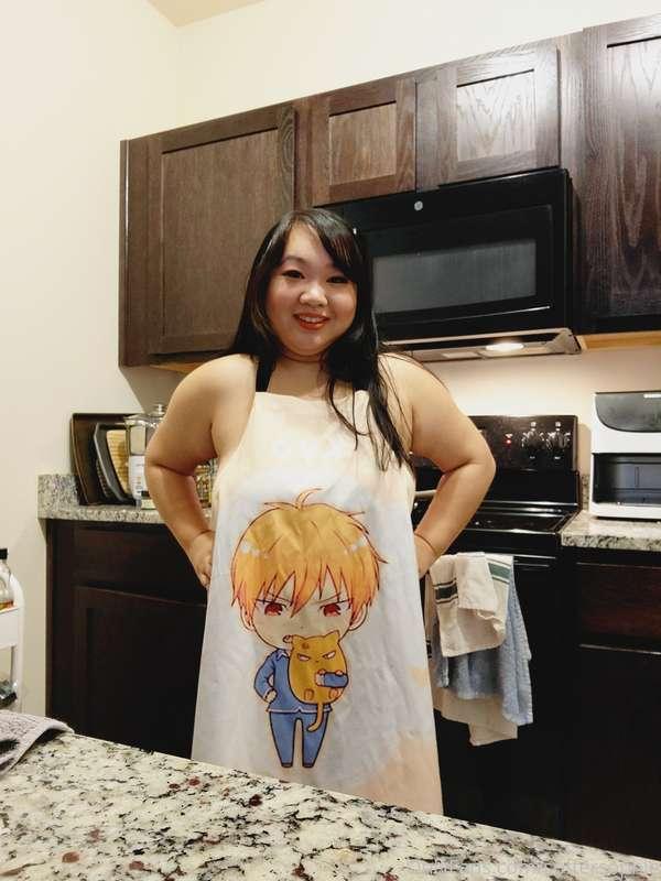 Grab my huge titties while I cook for you everyday 😍😋❤