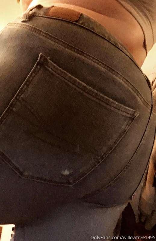 Want a piece? 👅🍑