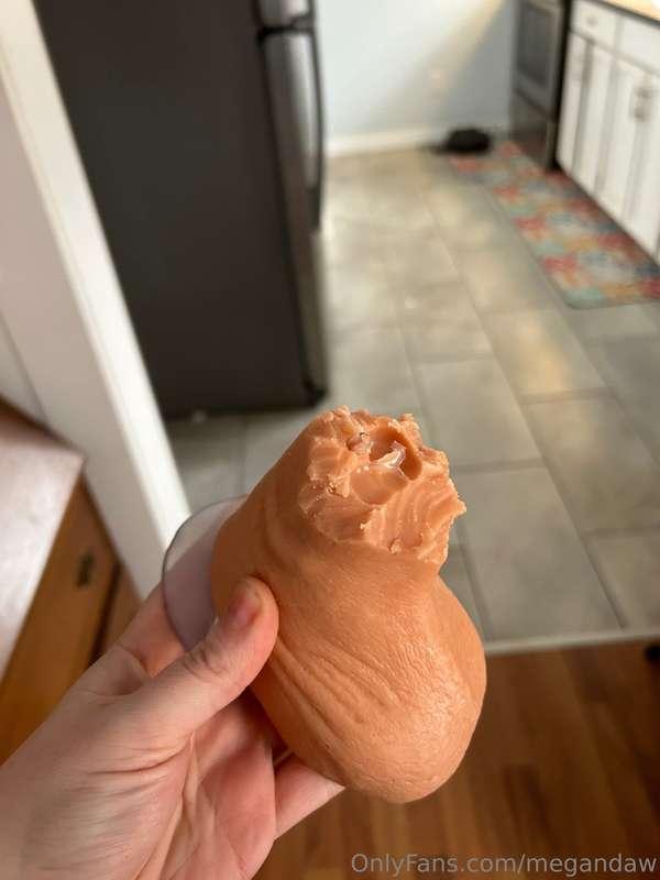 f in the chat for my favourite dildo.  you squirted too clos..
