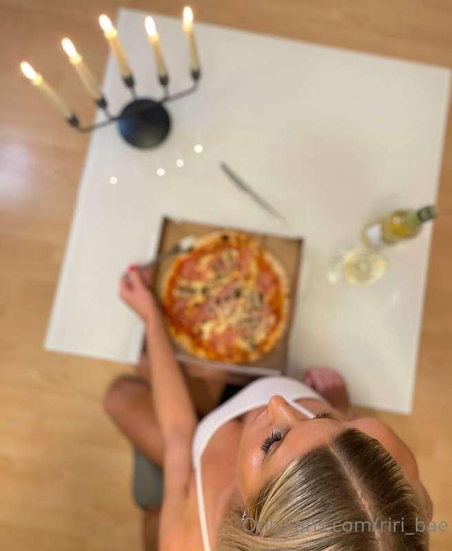 Hi mein lieber 💋

hab mir heute Abend bei Candlelight eine 🍕..