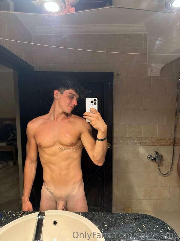 Mi sono ustionato oggi, mi spalmi tu la crema doposole?😝❤️