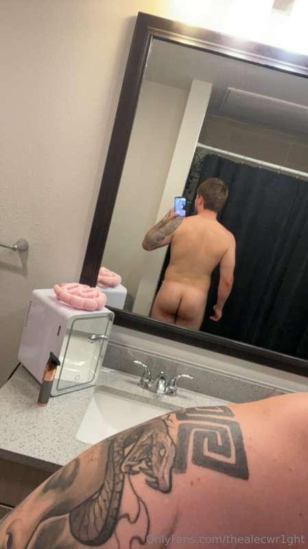 Here’s another picture of my a$$ 👅