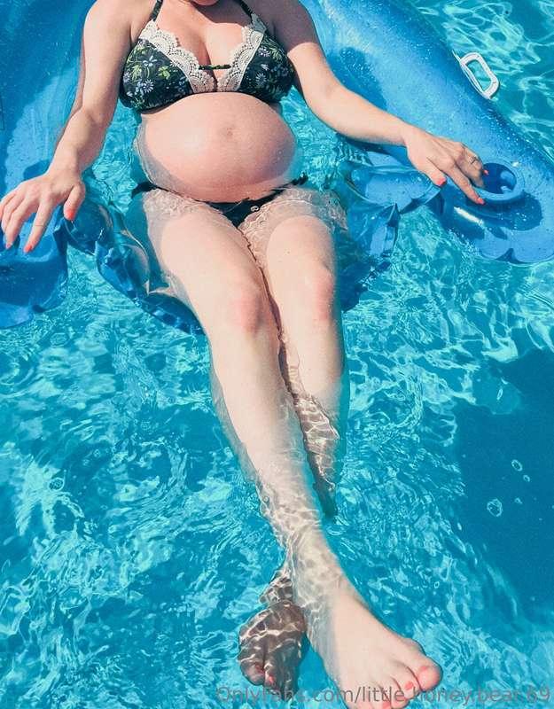 Guess what else I do to relieve the stress after the pool? 💦..