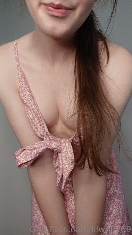 I love how this dress offers easy access <3