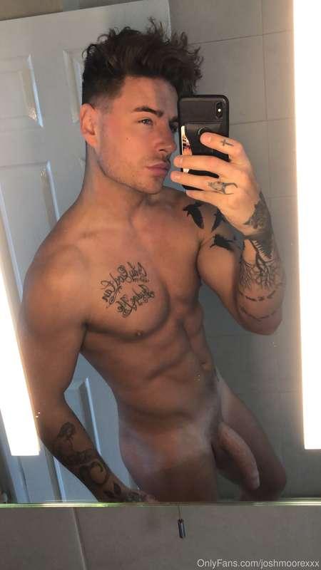 Happy Saturday to my horny OnlyFans family !