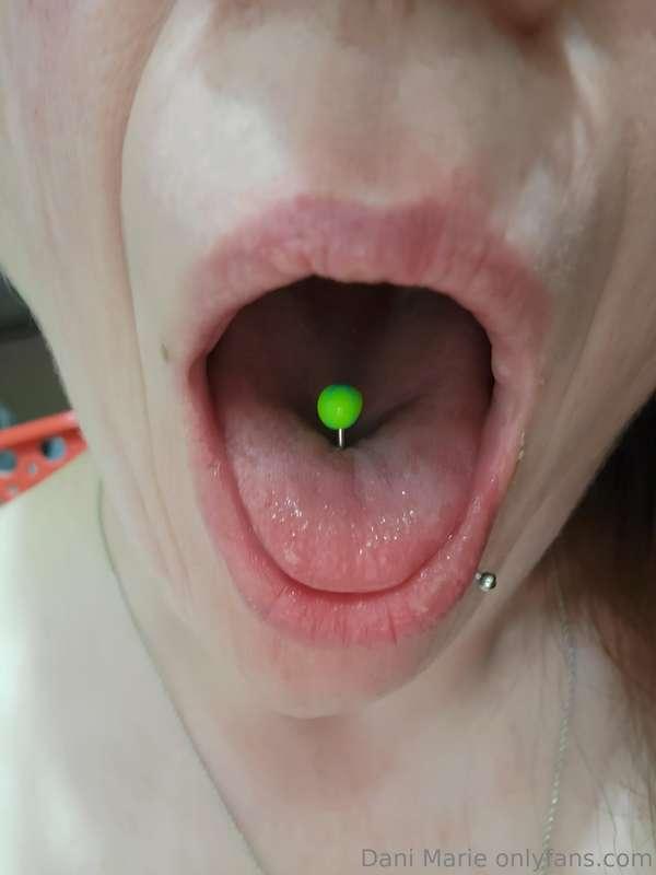 Someone wanna fill my mouth.... love letting it overflow dri..
