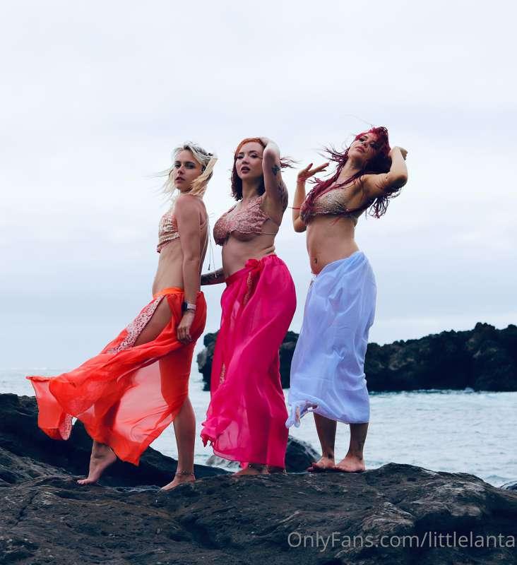 🧜🏼‍♀️🌊 Sea sirens 🌊🧜🏼‍♀️
@toychloe @evaray