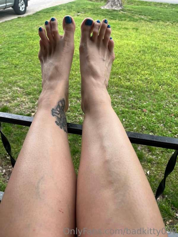 Innocent toes