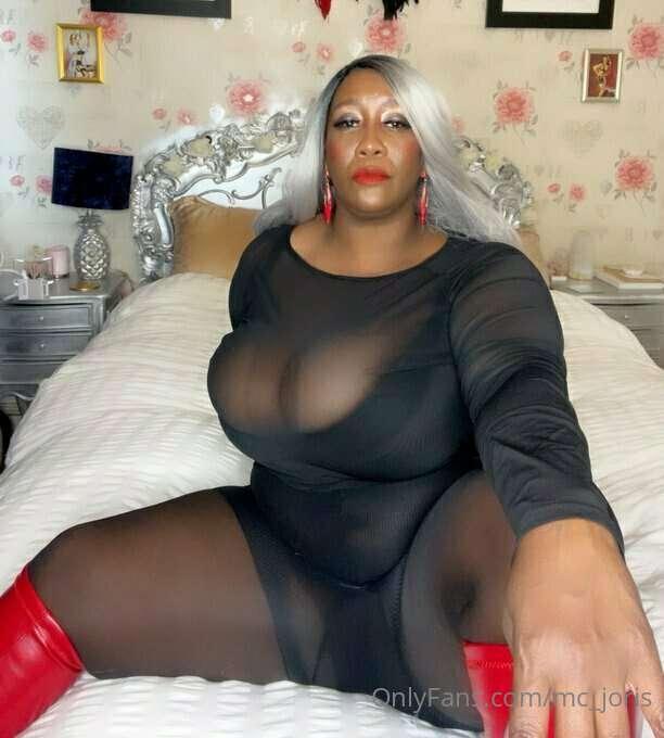 Tonight at 9pm CET Mistress is hosting a live show on her #O..