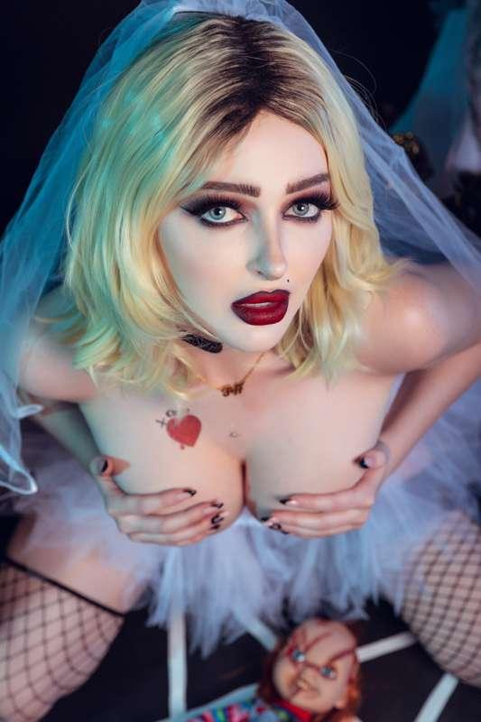 🔪👰 CHUCKYS BRIDE PHOTO SET 👰🔪

The evil bride of your dreams..