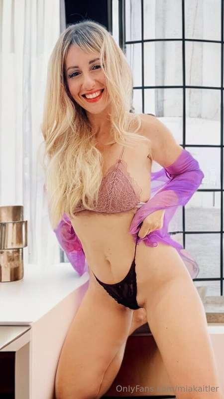 Feeling a little wicked today...🤭 Wanna see just how naughty..