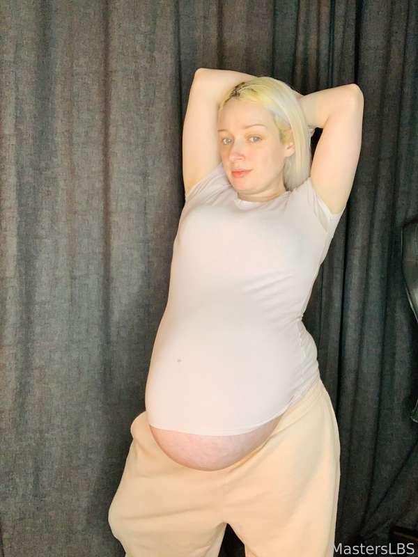 Look how Big i am :)

#pregnant #pregnancy #pregnant, #belly #blonde #milf #mommy #mom #tits #boobs #bigtits #bigboobs #fyp