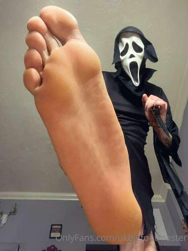 The new Scream film looks different from the others…..

RUN!..