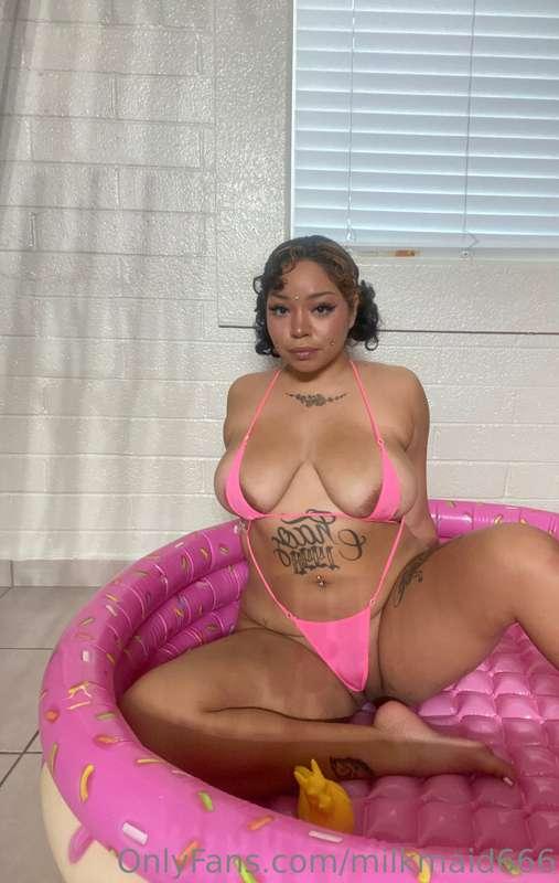 (18 pics) I wanna tease you in my microbikini 💗