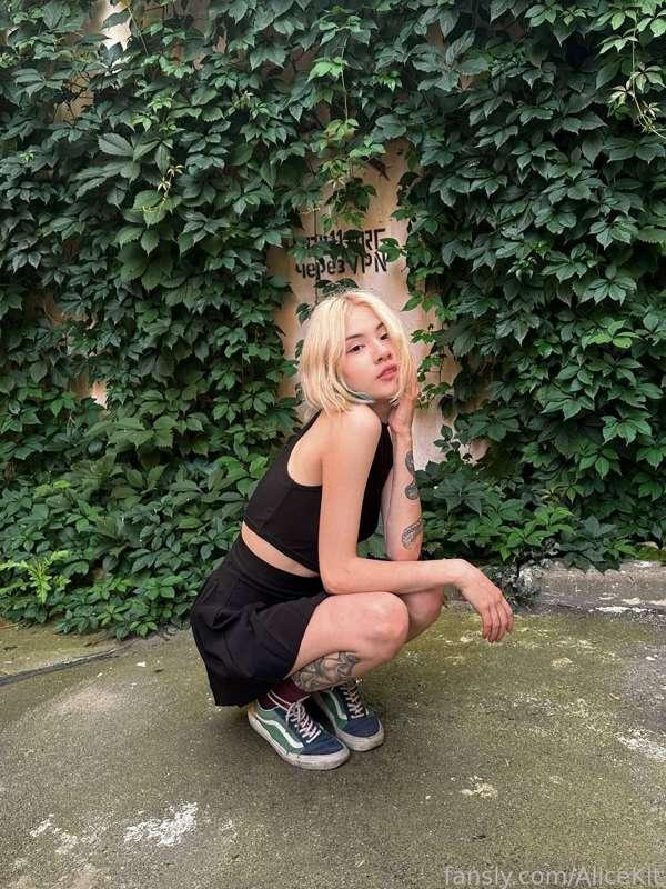 I look funny?😄💕

#asian #teen #young #skinny #daddysgirl #babyface #petite #natural #student #blonde #tattooed