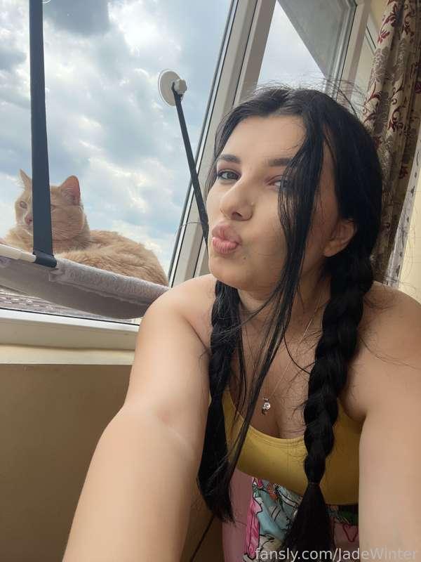 How’s everyone in this weekend? ✌🏻✌🏻✌🏻🤪💦