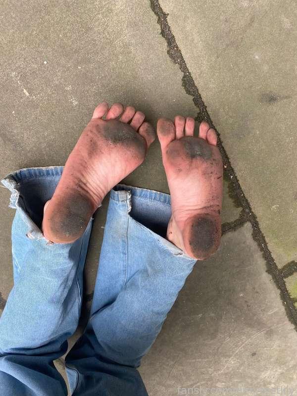 dirtyfeetlily image #0