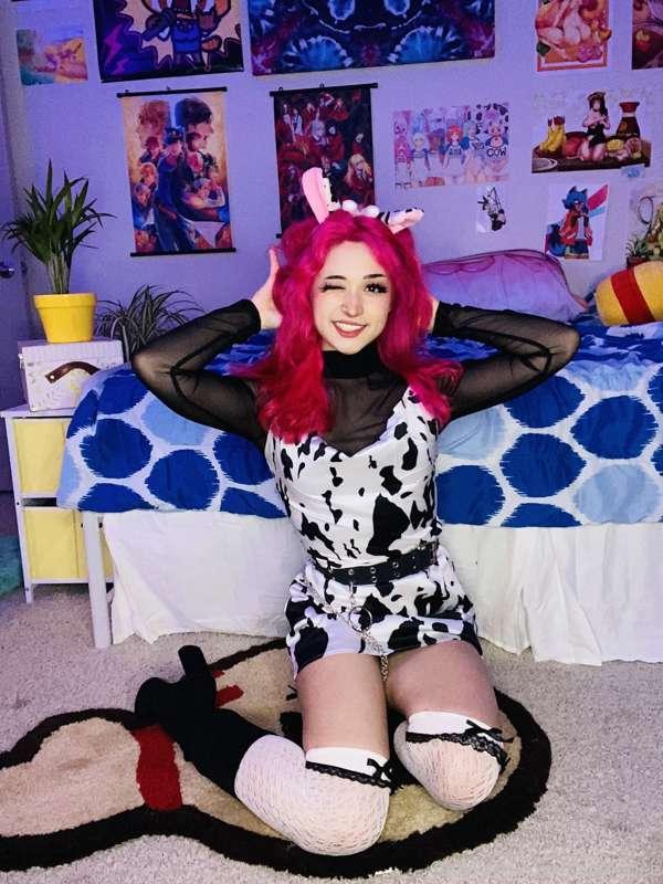 my hair is pink now!! but my ass is still the same ;3