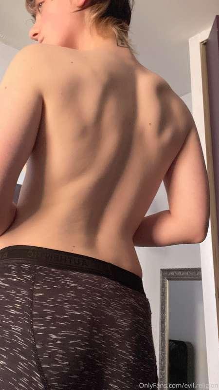 yall like back pics? 👀