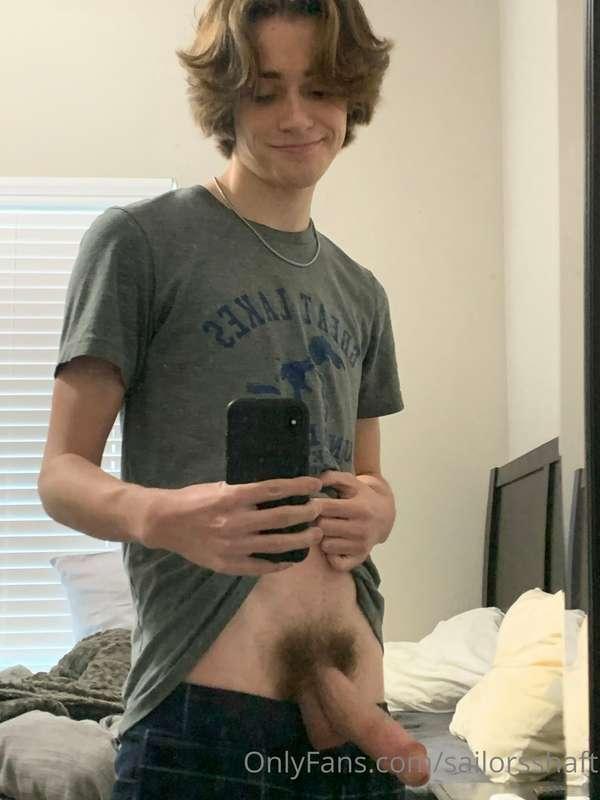 What is it about Thursday that makes me so fucking horny 😫