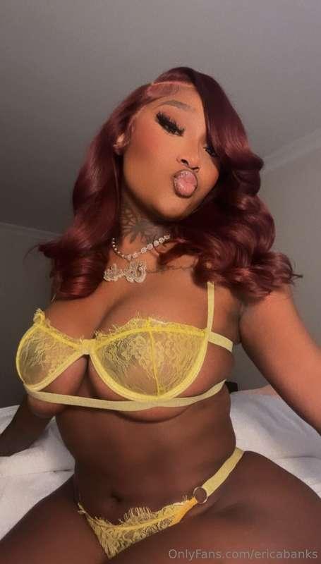 Do I have yo attention now? Hit me up if it's a yes! 😘