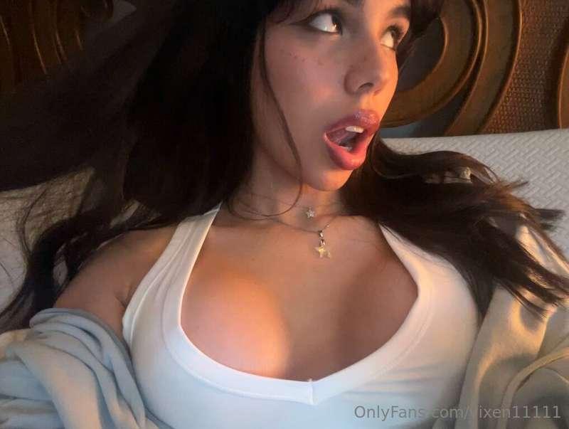 come and kiss my lipss 🥰