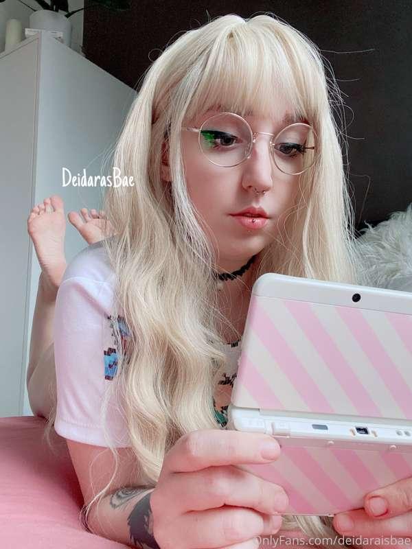 I wish we could play pokemon and fuck the whole day 😈...