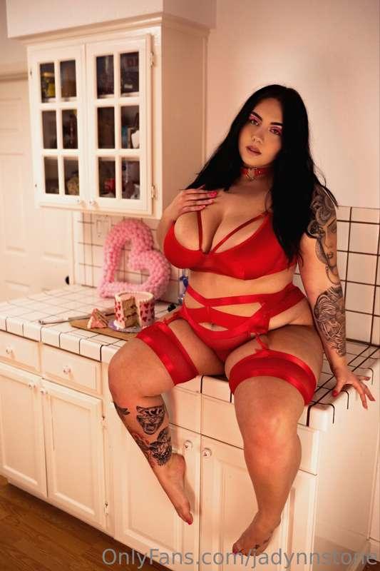 Happy Valentine’s Day from your favorite slut😩💌