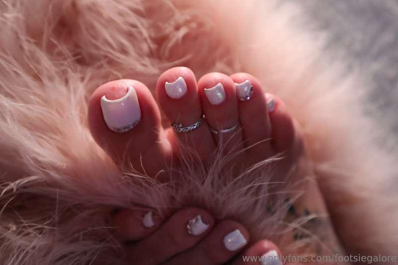 New Pedi!! 
It’s my birthday on Monday! so I will be creatin..