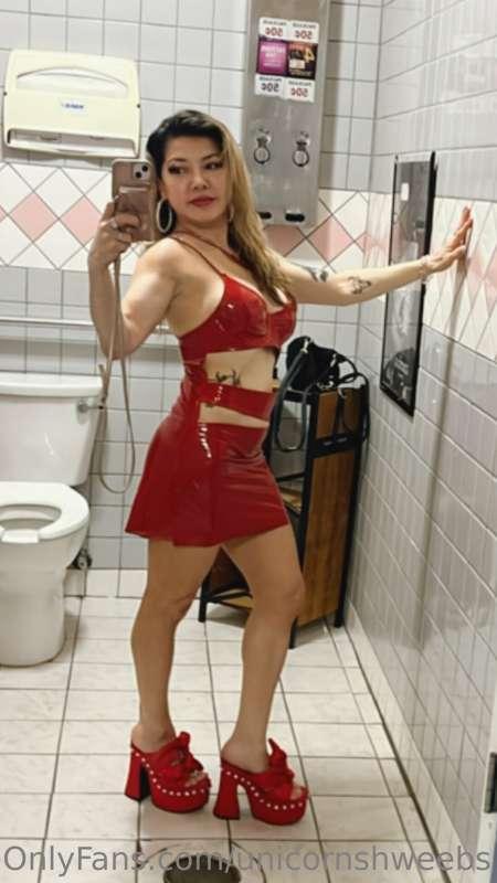 Hi sexy fans. It’s my birthday 🥳 today. Muah 😘 my bday outfi..