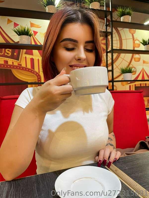 𝗔𝗿𝗲 𝘆𝗼𝘂 𝗮 𝗰𝗼𝗳𝗳𝗲𝗲 𝗽𝗲𝗿𝘀𝗼𝗻 𝗼𝗿 𝗮 𝘁𝗲𝗮 𝗽𝗲𝗿𝘀𝗼𝗻? 🍵☕️𝗕𝗼𝘁𝗵 𝗼𝗳 𝘁𝗵𝗲𝘀𝗲 𝗽𝗼..