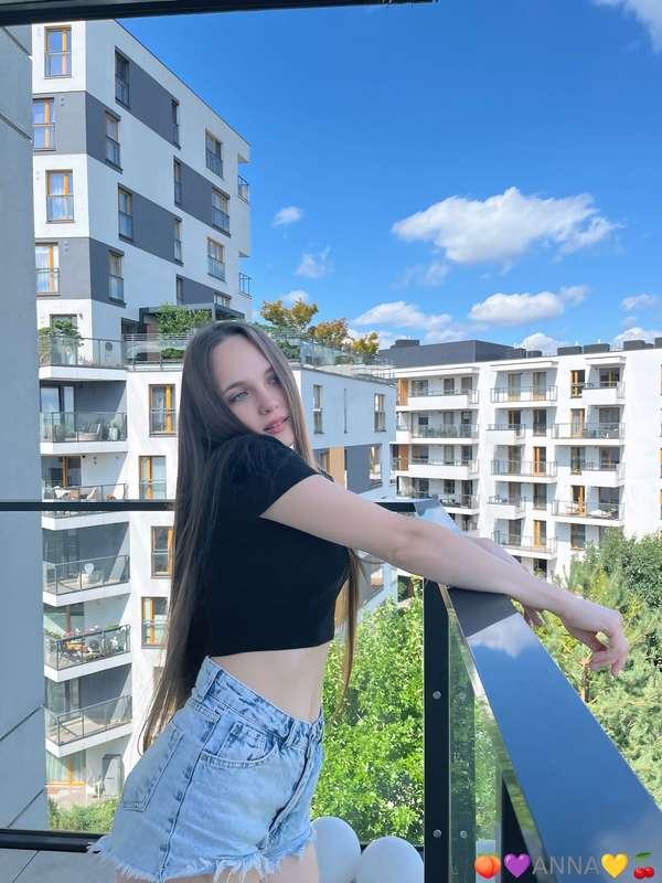 🔥 Soft eyes, sinful mind…Come play 😈💌