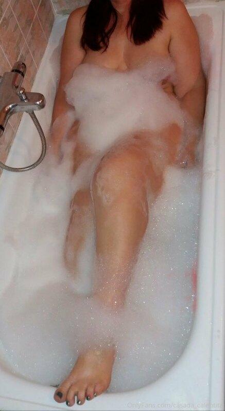 ?? Un relajante baño a la espera de un buen polvo ♠

???? A ..