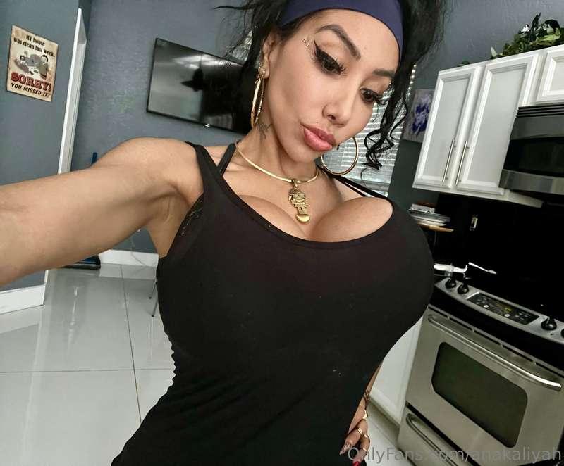 when in doubt show it out #cleavage