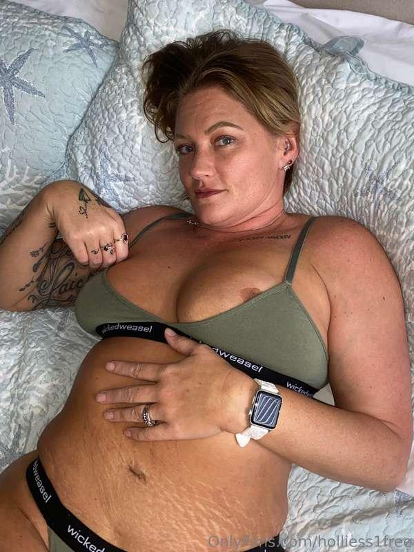 holliess1free image #0