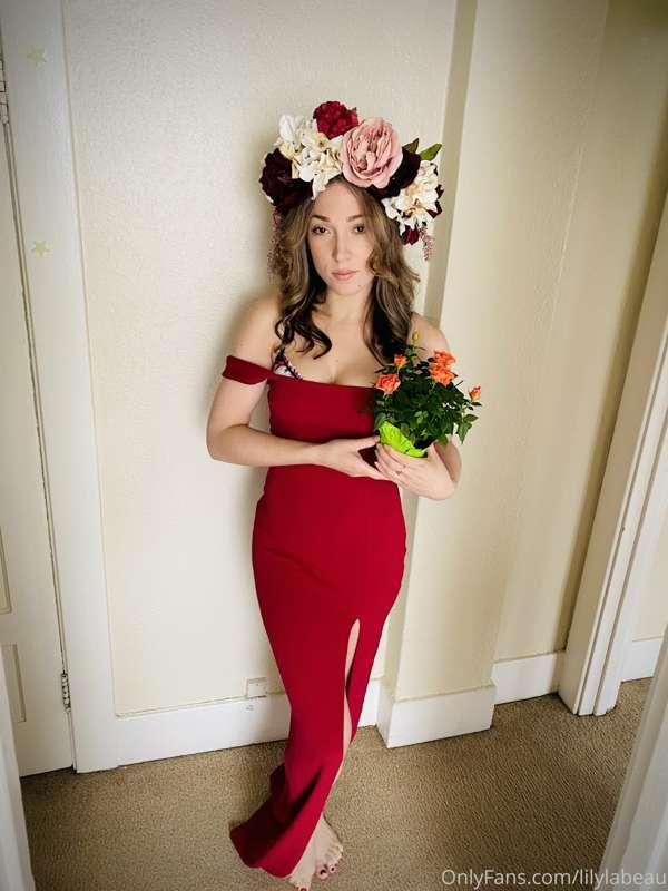 A sneak peek of the Valentines Day Photoset! Big kiss!
