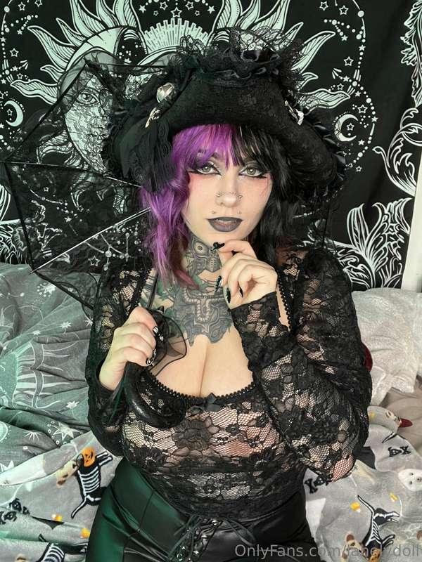 Tryna summon you to @laheldoll just want to cast a spell on ..